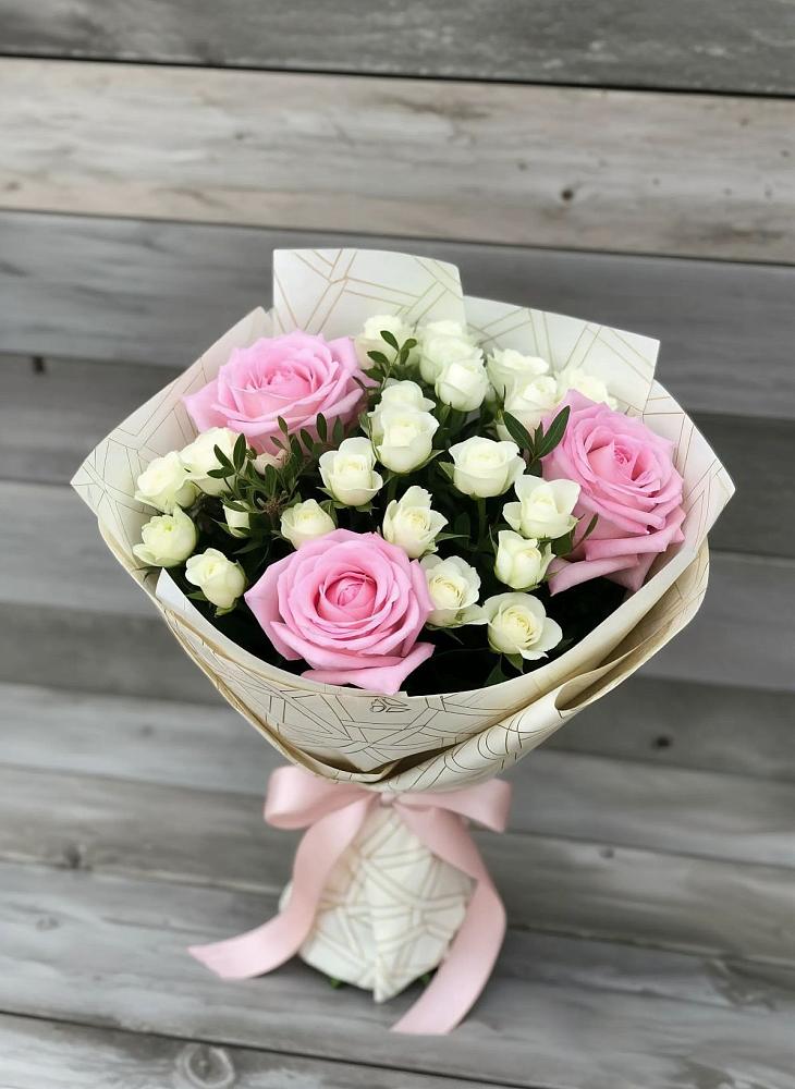 Букет цветов из: Розы в Сенном Краснодарский край