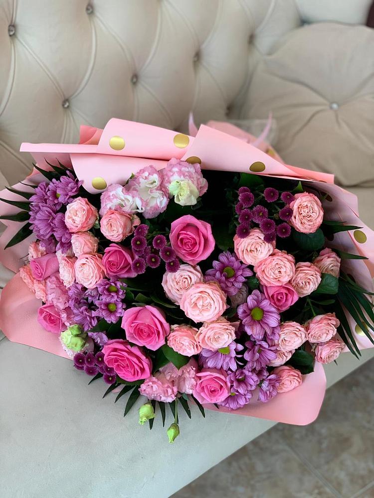 Букет цветов из: Хризантемы, Розы и Лизиантусы в Сенном Краснодарский край