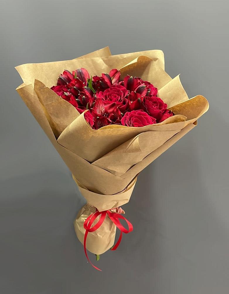 Букет цветов из: Альстромерии и Розы в Сенном Краснодарский край