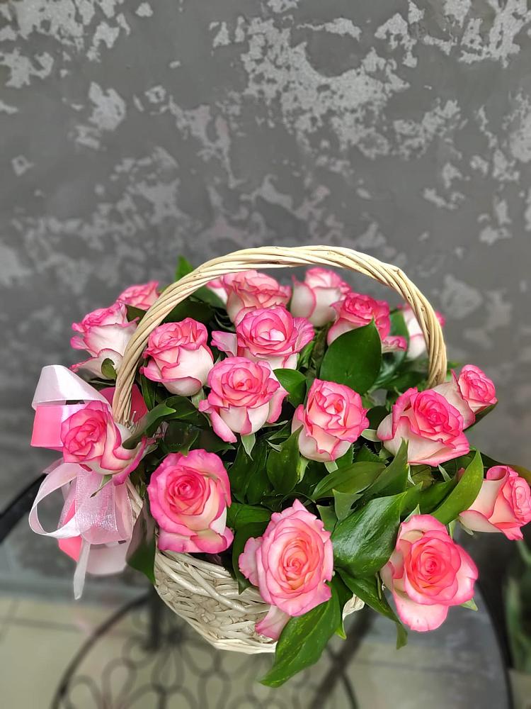 Цветочная композиция из Розы в корзине в Сенном Краснодарский край