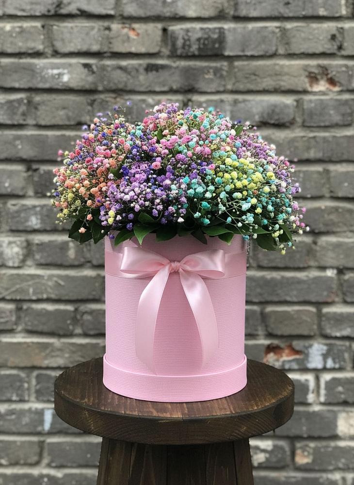 Цветочная композиция из Гипсофила и Розы в шляпной коробке в Сенном Краснодарский край