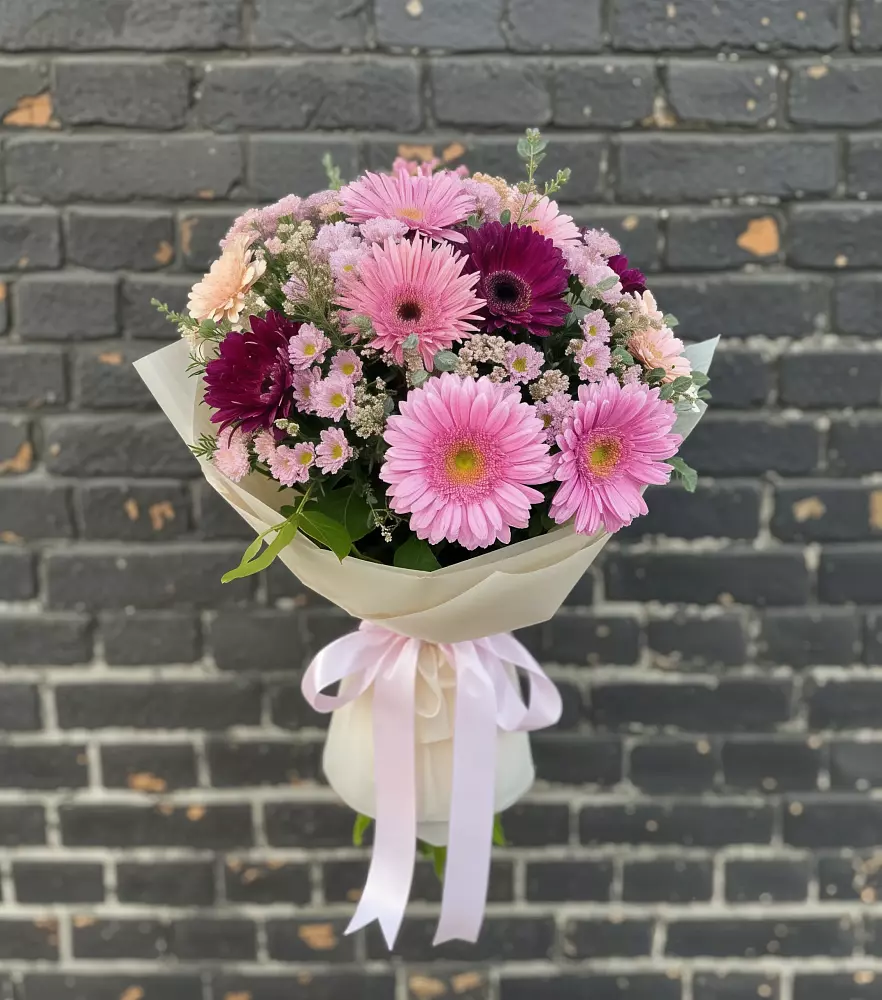 Букет цветов из: Герберы и Хризантемы в Сенном Краснодарский край
