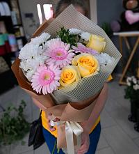 Букет цветов из:  Герберы, Розы и Хризантемы в Сенном Краснодарский край