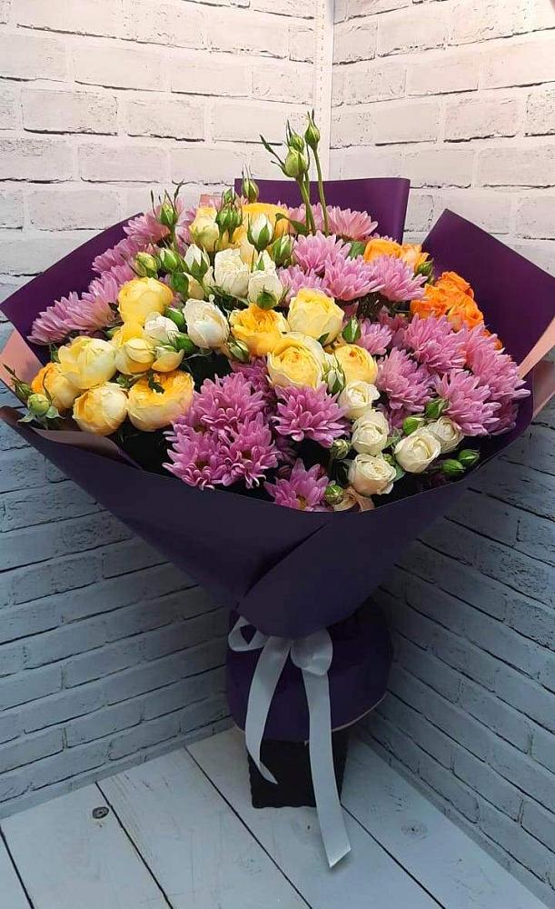 Букет цветов из: Хризантемы и Розы в Сенном Краснодарский край