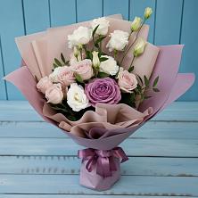 Букет цветов из:  Розы и Лизиантусы в Сенном Краснодарский край