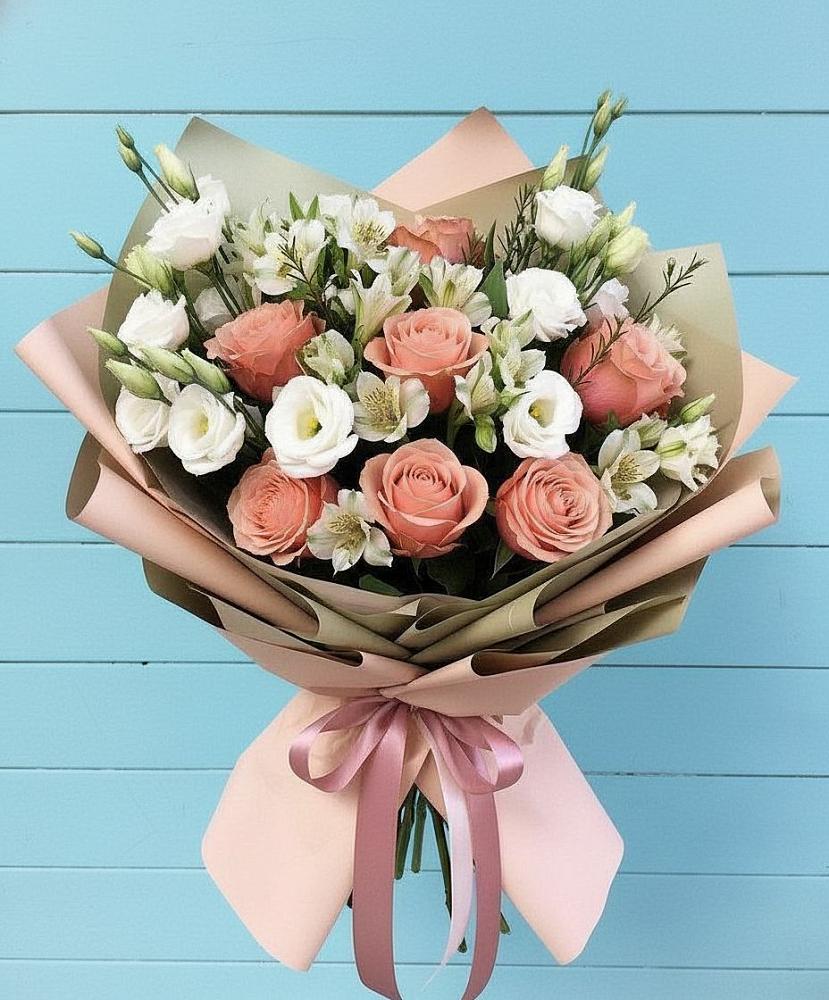 Букет цветов из: Розы, Альстромерии и Лизиантусы в Сенном Краснодарский край