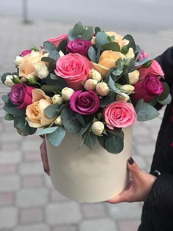 Цветочная композиция из Розы в шляпной коробке в Сенном Краснодарский край