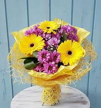 Букет цветов из:  Хризантемы и Герберы в Сенном Краснодарский край