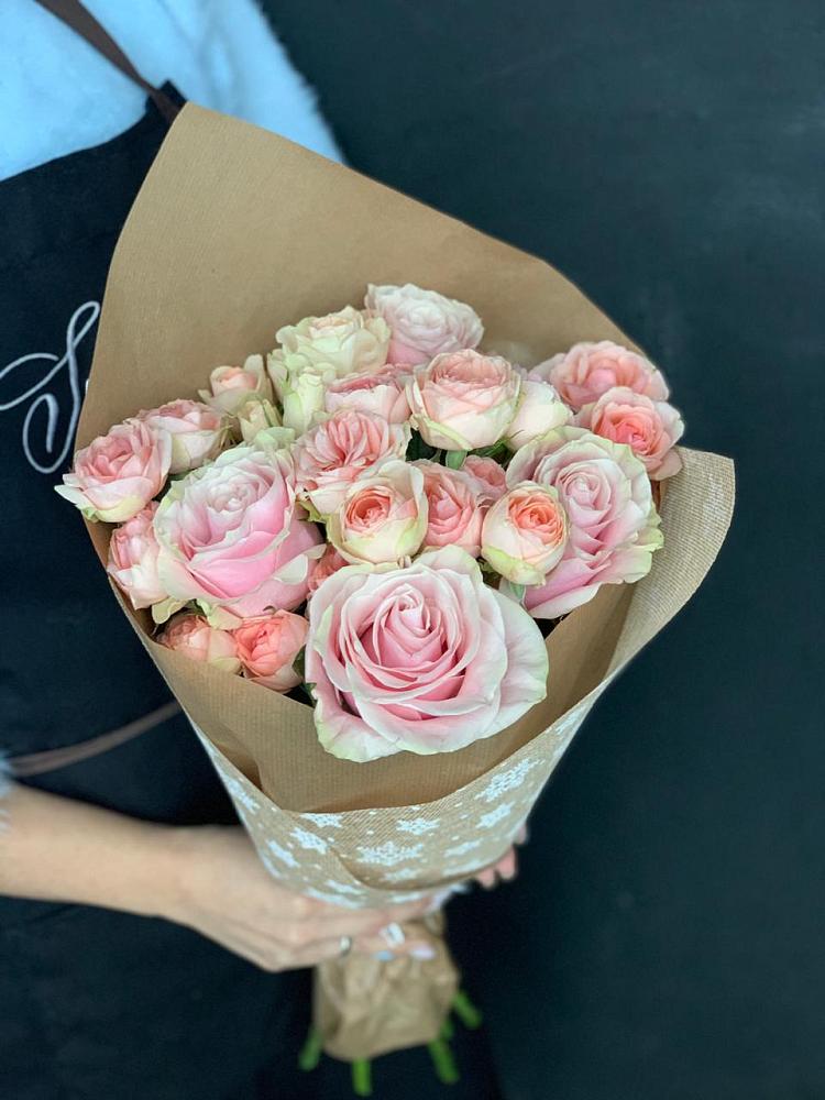 Букет цветов из: Хризантемы и Розы в Сенном Краснодарский край