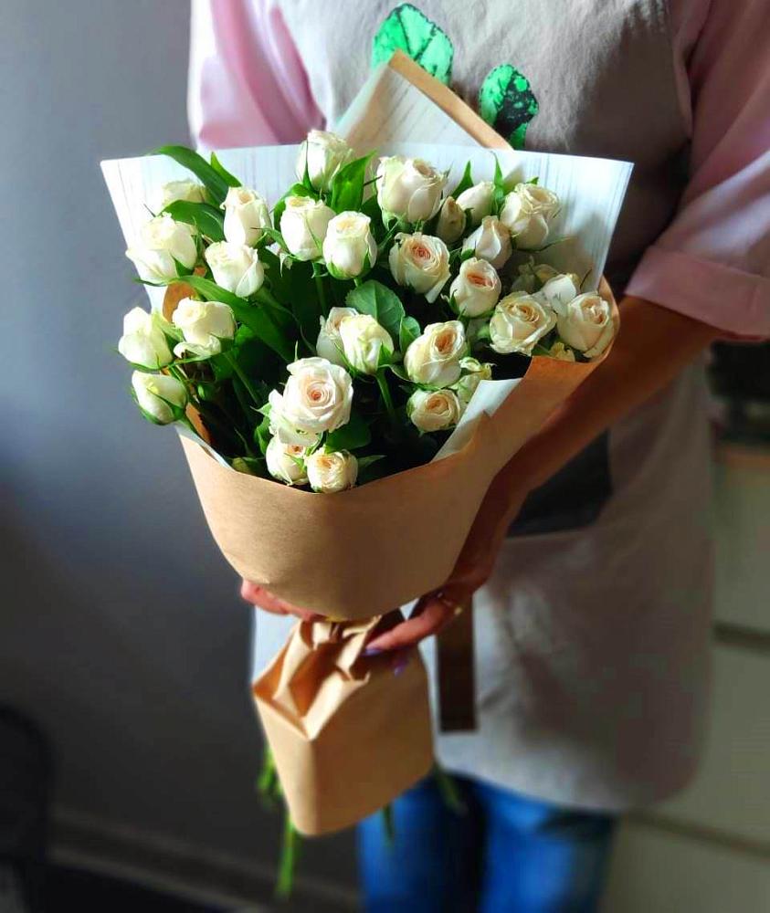 Букет цветов из: Розы в Сенном Краснодарский край