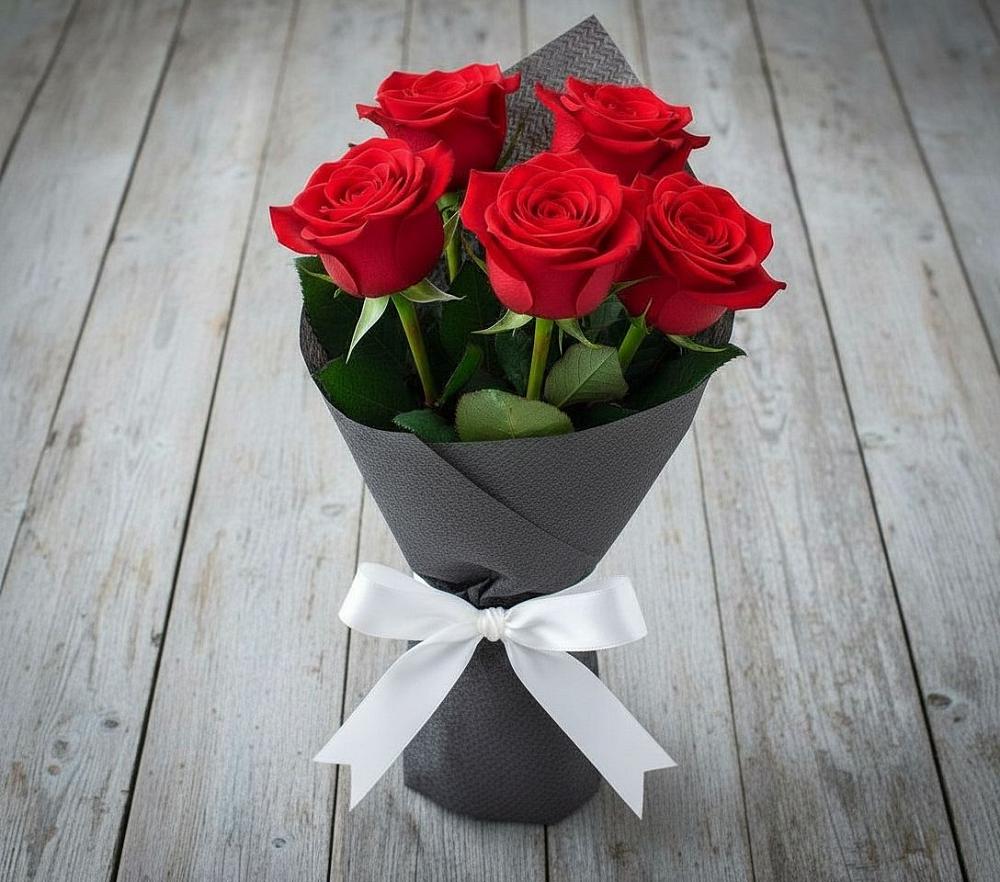 Букет 5 Красных роз Эдлесс Лав в Сенном Краснодарский край