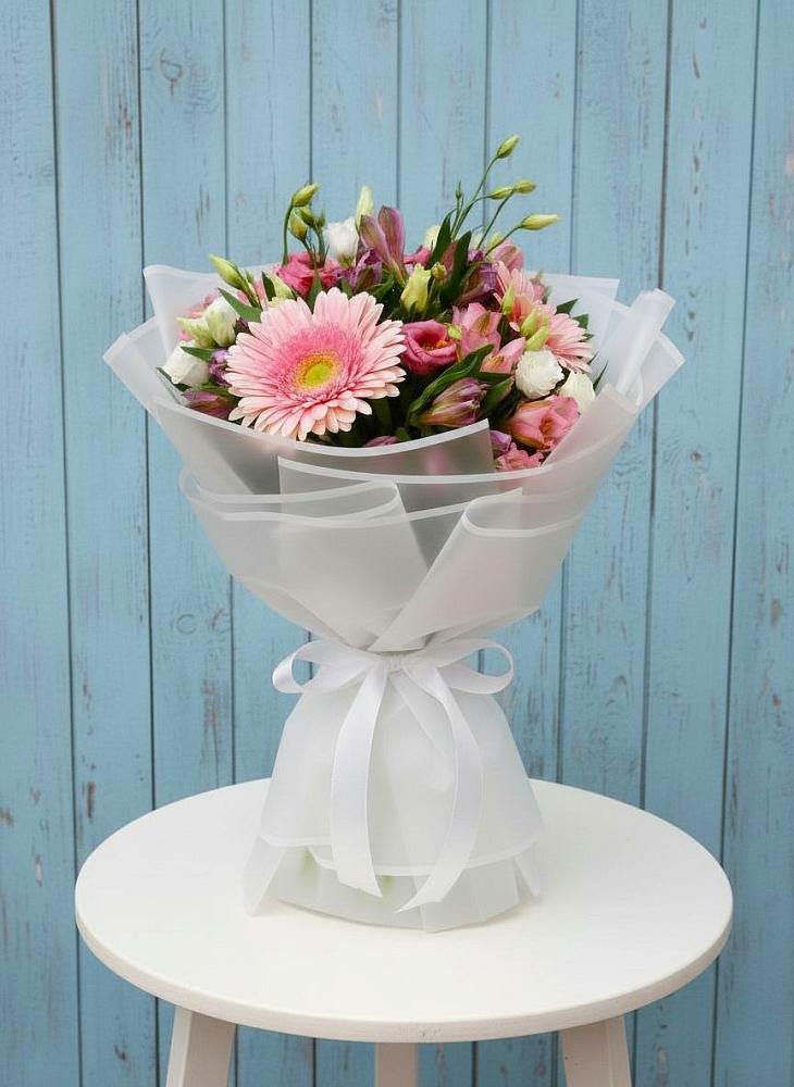 Букет цветов из: Герберы, Альстромерии и Лизиантусы в Сенном Краснодарский край