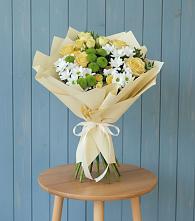 Букет цветов из:  Хризантемы и Розы в Сенном Краснодарский край