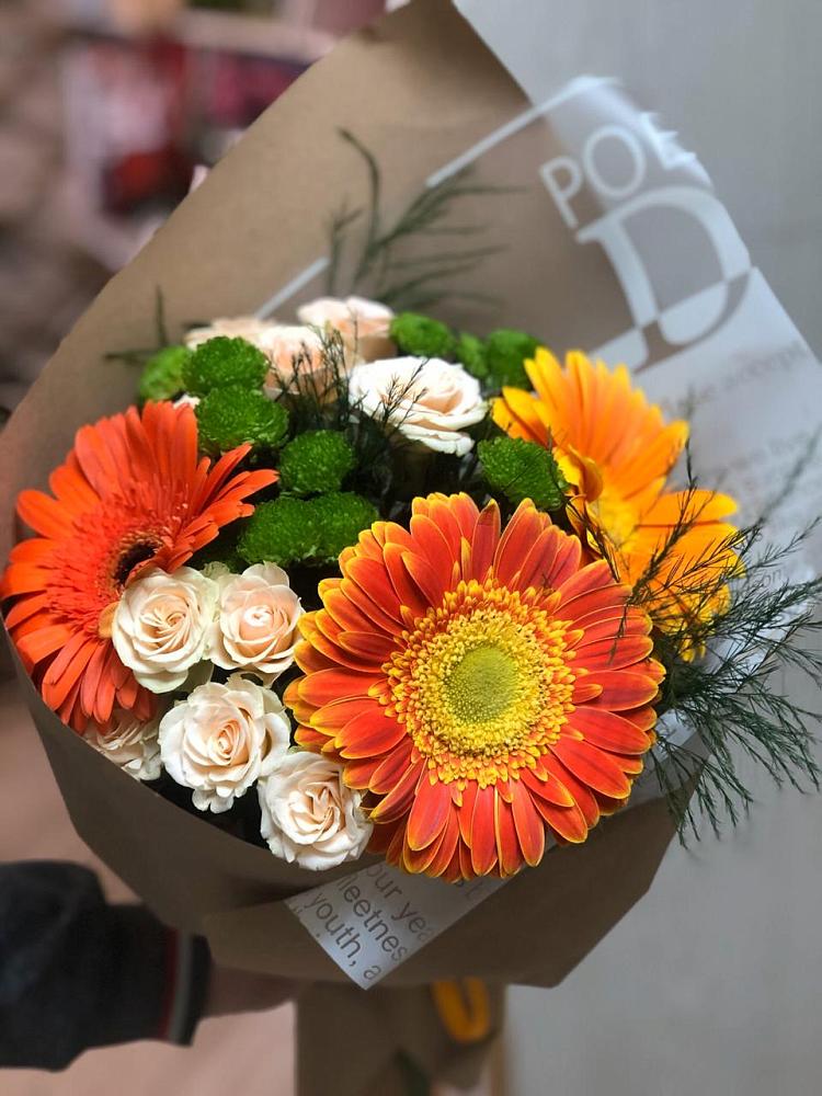 Букет цветов из: Герберы, Хризантемы и Розы в Сенном Краснодарский край