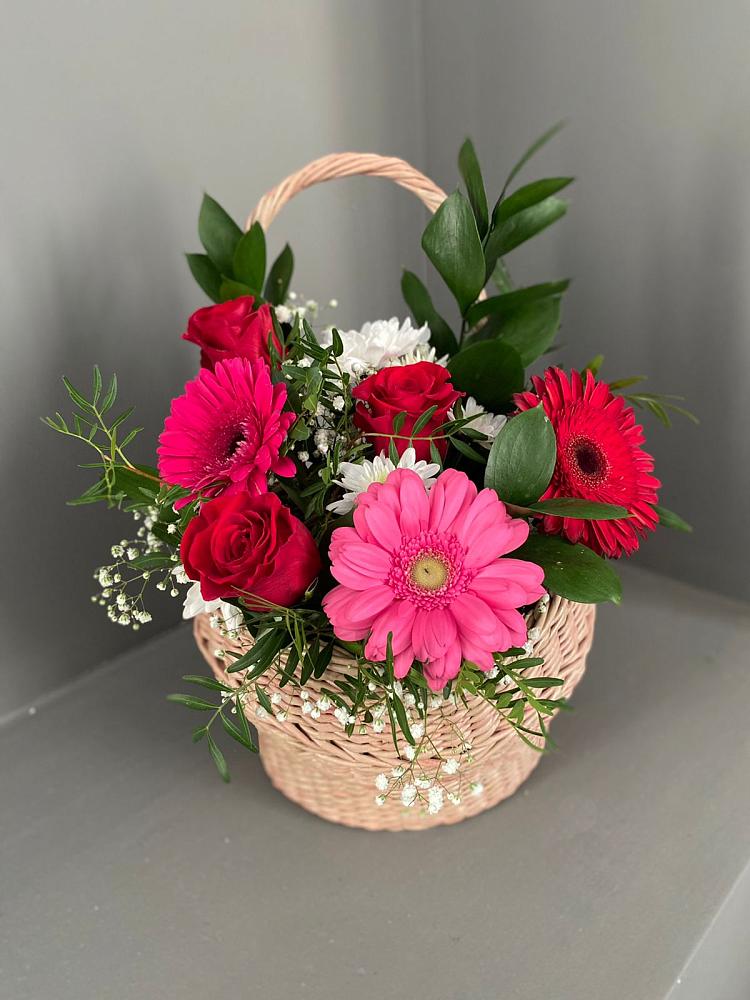 Цветочная композиция из Розы, Хризантемы и Герберы в корзине в Сенном Краснодарский край