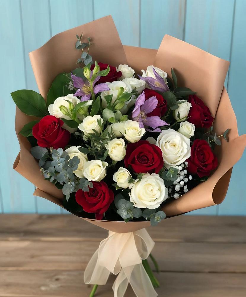 Букет цветов из: Розы и Альстромерии в Сенном Краснодарский край