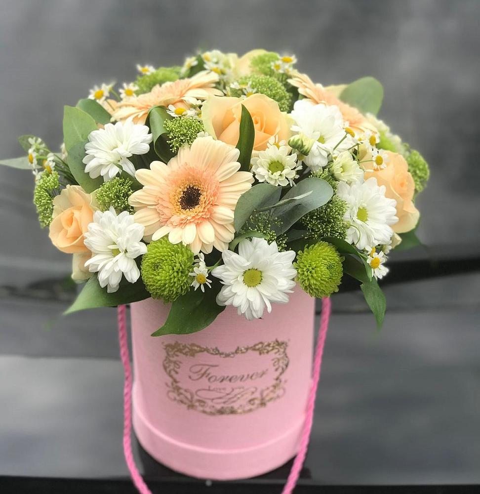 Цветочная композиция из Розы, Герберы и Хризантемы в шляпной коробке в Сенном Краснодарский край