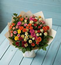 Букет Микс из разноцветных кустовых роз в Сенном Краснодарский край